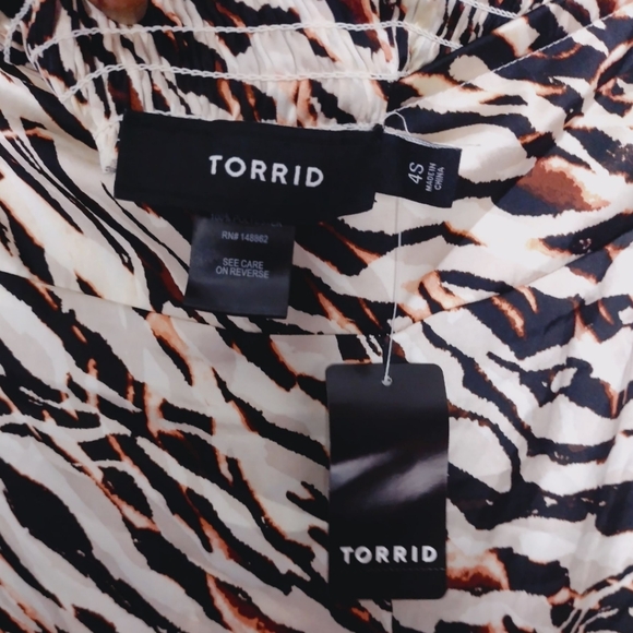 Torrid Pull-On Super Wide Leg Streaky Satin High-Rise Pant Size 4 Or 4X Short - Picture 6 of 8